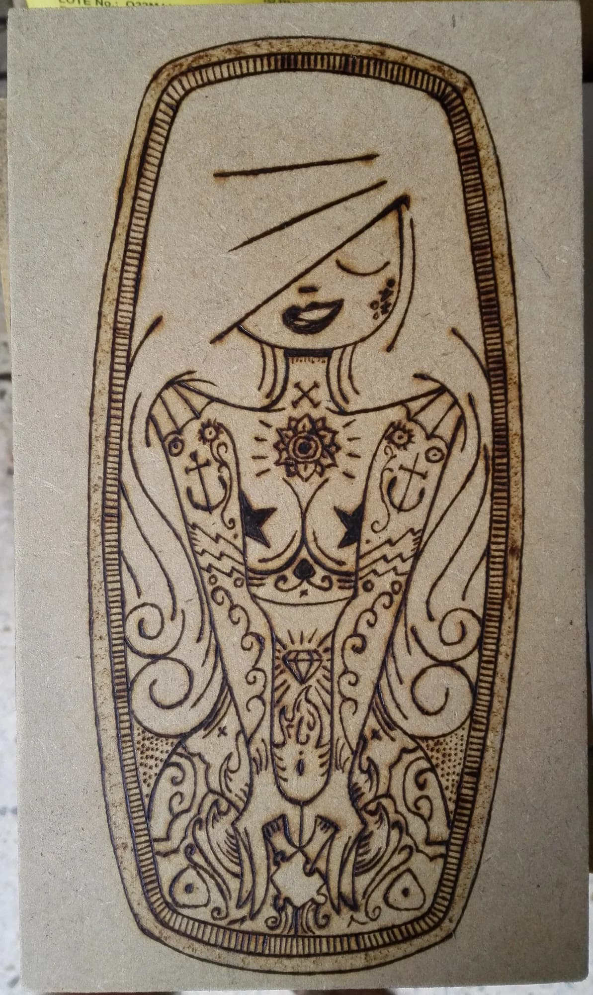 Fuego Vintage: Retrato Pin-Up Tatuado